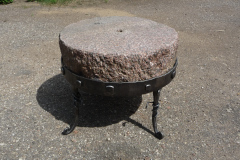 30.-Kalviskas-metalinis-lauko-staliukas