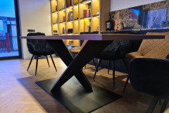 43.-Modernus-metalinis-valgomojo-stalas