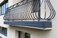 1.-Kalviski-metaliniai-balkono-tureklai