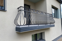 3.-Kalviski-metaliniai-balkono-tureklai