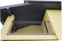 31.-Modernus-metaliniai-balkono-tureklai