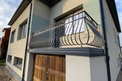 5.-Kalviski-metaliniai-balkono-tureklai