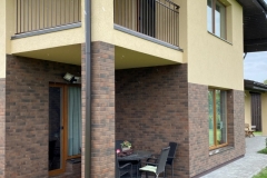 32.-Modernus-metaliniai-balkono-tureklai