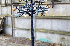 74.-Dekoratyvinis-kalviskas-medelis-su-obuoliais