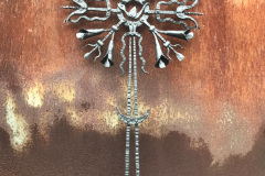 1.-Kalviska-metaline-saulute-kryzius