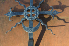 16.-Kalviska-metaline-saulute-kryzius