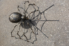 60.-Skulptura-kalviskas-metalinis-voras-su-tinklu