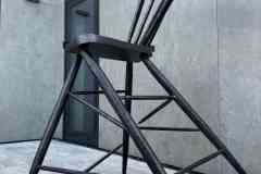 103.-Skulptura-Gama kėdė