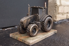29.-Skulptura-kalviskas-metalinis-traktorius FENDI