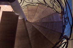 114.-Modernus-kalviski-vidaus-laiptu-tureklai