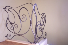 116.-Modernus-kalviski-vidaus-laiptu-tureklai