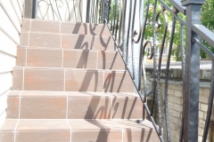 117.-Modernus-kalviski-vidaus-laiptu-tureklai