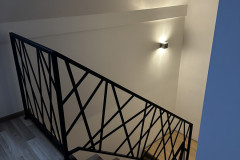 130.-Metaliniai-modernus-laiptu-tureklai