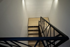 131.-Metaliniai-modernus-laiptu-tureklai