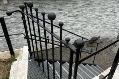 137.-Metaliniai-kalviski-lauko-laiptu-tureklai