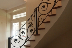 44. Kalviški laiptų turėklai