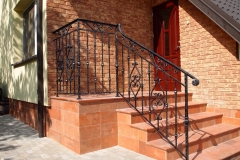 71. Kalviški metaliniai lauko laiptų turėklai