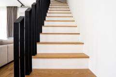 78.-Modernus-metaliniai-laiptu-tureklai