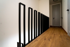 79.-Modernus-metaliniai-laiptu-tureklai