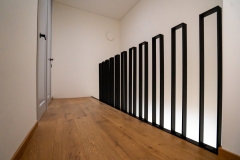 80.-Modernus-metaliniai-laiptu-tureklai