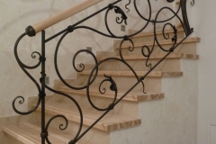 85.Klasikiniai-kalviski-vidaus-laiptu-tureklai