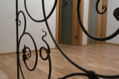 86.Klasikiniai-kalviski-vidaus-laiptu-tureklai