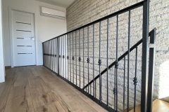 90.Klasikiniai-kalviski-vidaus-laiptu-tureklai