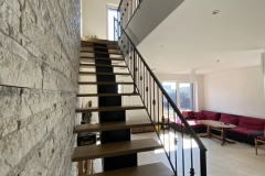 92.Klasikiniai-kalviski-vidaus-laiptu-tureklai