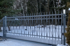 107.-Kalviski-stumdomi-automatiniai-kiemo-vartai-varteliai-ir-metaline-tvora