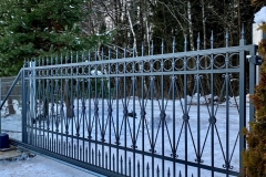 112.-Kalviski-stumdomi-automatiniai-kiemo-vartai-varteliai-ir-metaline-tvora