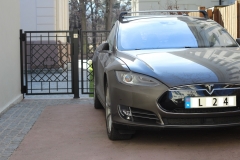 117.-Kalviski-stumdomi-automatiniai-kiemo-vartai-varteliai-ir-metaline-tvora