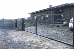 119.-Kalviski-atveriami-automatiniai-kiemo-vartai-varteliai