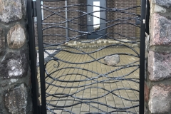 120.-Kalviski-atveriami-automatiniai-kiemo-vartai-varteliai