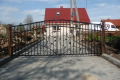 131.-Kalviski-atveriami-kiemo-vartai