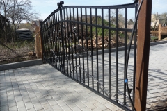 132.-Kalviski-atveriami-kiemo-vartai