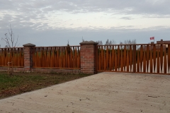 137.-Kalviski-atveriami-kiemo-vartai-varteliai-ir-tvora