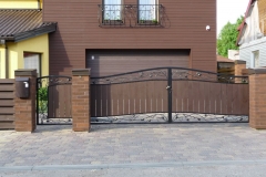 142.-Kalviski-atveriami-automatiniai-kiemo-vartai
