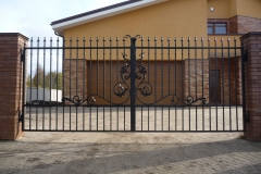 40.-Kalviski-atveriami-automatiniai-kiemo-vartai