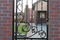 49.-Kalviski-atveriami-automatiniai-kiemo-varteliai