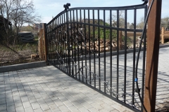 57.-Kalviski-atveriami-automatiniai-kiemo-vartai