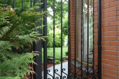 62.-Kalviski-atveriami-automatiniai-kiemo-varteliai-ir-kalviska-tvora