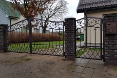 64.-Kalviski-atveriami-automatiniai-kiemo-vartai-ir-varteliai