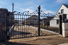 68.-Kalviski-atveriami-automatiniai-kiemo-vartai-ir-varteliai