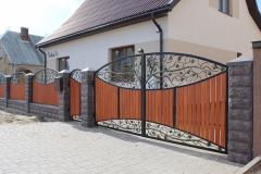 80.-Kalviski-atveriami-automatiniai-kiemo-vartai-ir-varteliai