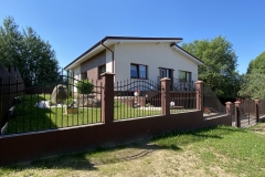 85.-Kalviski-atveriami-automatiniai-kiemo-vartai-varteliai-ir-metaline-tvora