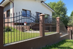 86.-Kalviski-atveriami-automatiniai-kiemo-vartai-varteliai-ir-metaline-tvora