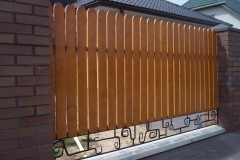 94.-Kalviski-atveriami-automatiniai-kiemo-vartai-varteliai-ir-metaline-tvora